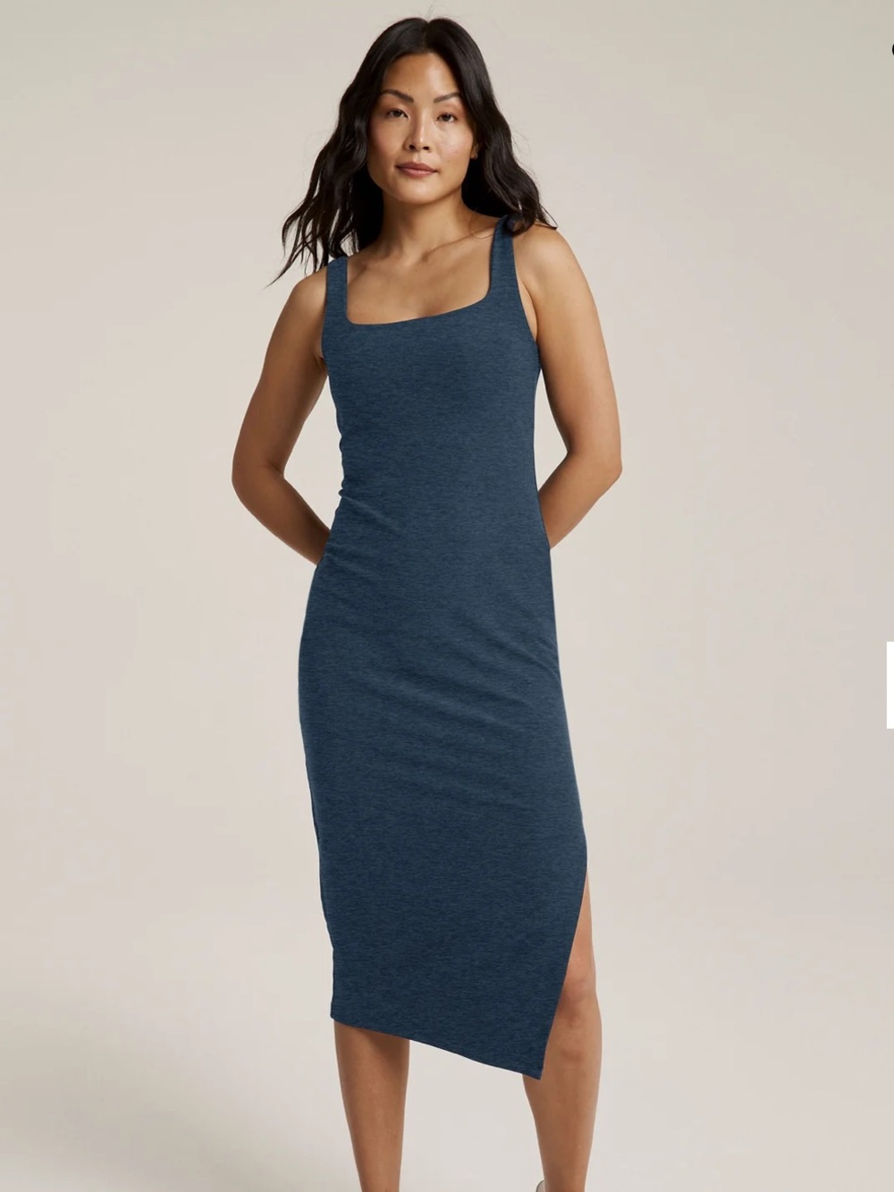 Beyond Yoga Spacedye™
Icon Midi Dress in Teal
Sleeveless Square-Neck Midi Dress